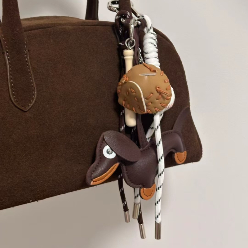 Rožinis/beisbolo takso formos rankinės pakabukas „Miu“ stiliaus nišinis retro stiliaus „Melard“ ekstremalaus minimalistinio rankinės pakabukas