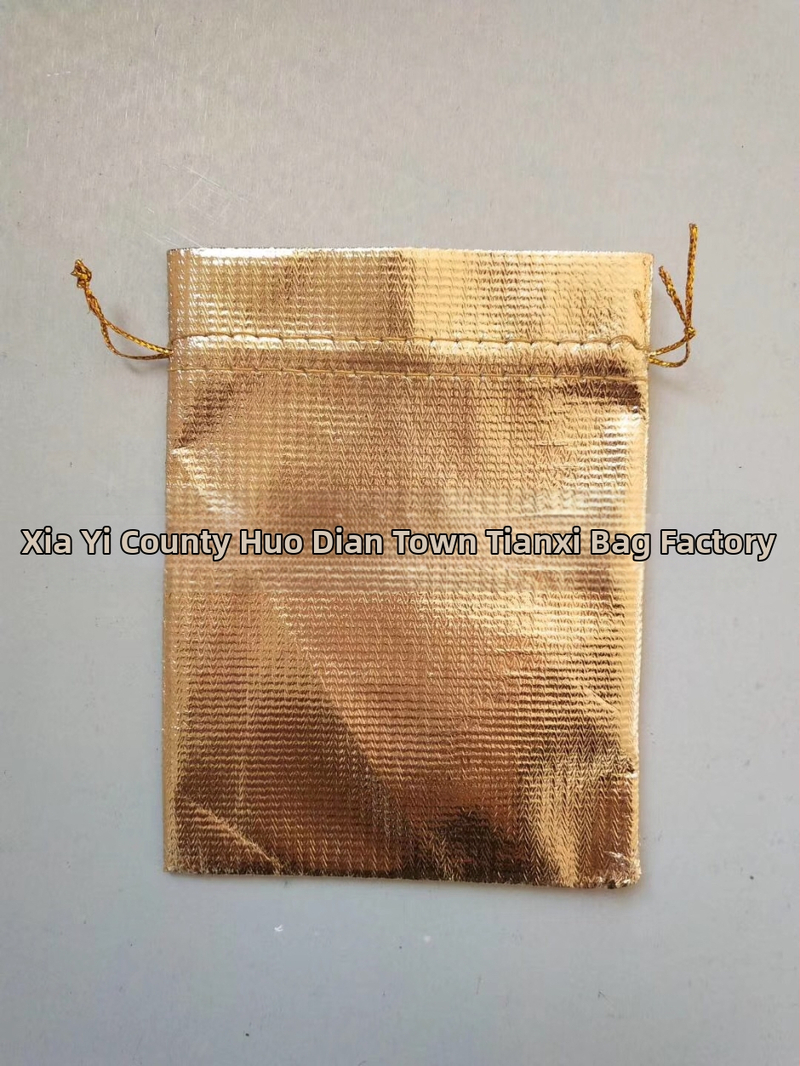 Kullast ja hõbedast riidest pingutusnööriga kottide piiriülene tarnimine