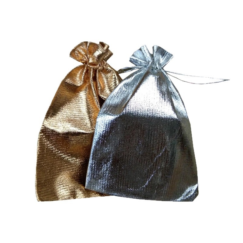 Kullast ja hõbedast riidest pingutusnööriga kottide piiriülene tarnimine