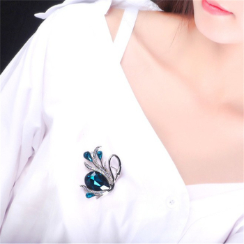 Lengva prabangi gulbės sagė, kūrybinga, aukščiausios klasės, jausmingo temperamento, deimantiniai smeigtukai, nišinio dizaino drabužių aksesuarai, didmeninės dovanos