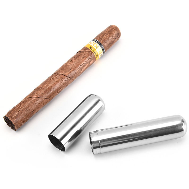 Výrobcovia dodávajú prenosné cigarové trubice z nehrdzavejúcej ocele, európske a americké fajčiarske kovové puzdro na fajčenie, fajčiarske príslušenstvo