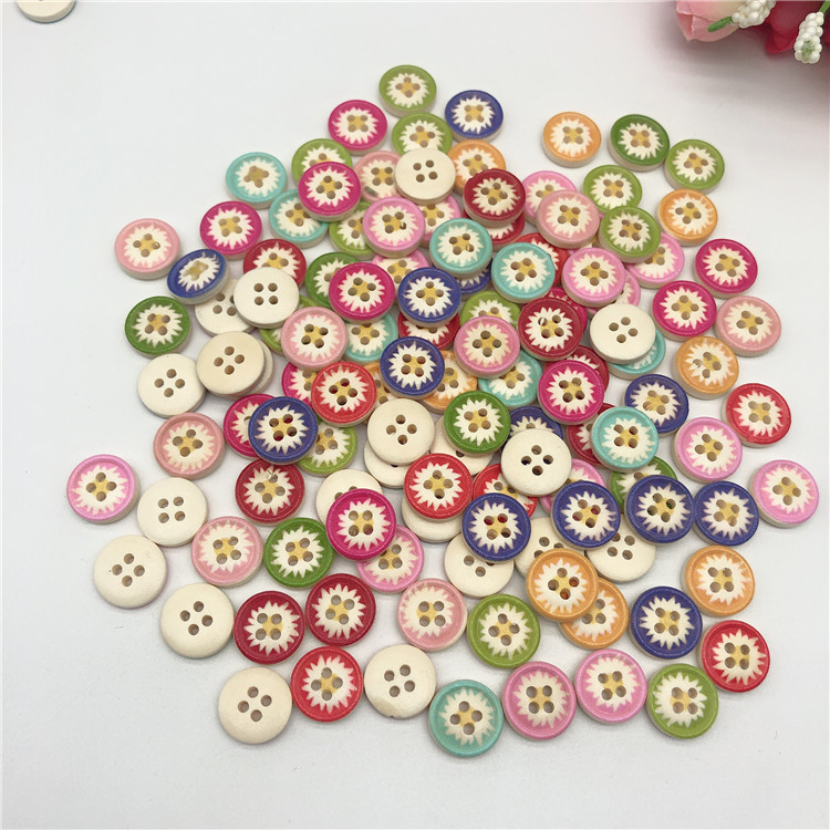 Išskirtinės spalvingos, margintos medinės sagtys su margučių raštu, dažytos chrizantemų raštu, 100 vnt. pakuotėje.