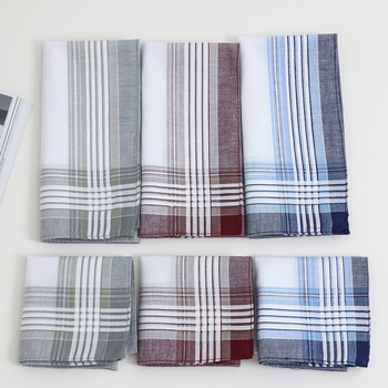 Vyriškas languotas nosinaitės tipo šalikas, pagamintas iš grynos medvilnės, 40 cm ilgio, karšto išpardavimo. 40 cm ilgio, šviesios spalvos, iš grynos medvilnės. Vyriškas languotas nosinaitės tipo šalikas, kišeninis, europietiškas ir amerikietiškas.