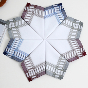 Vyriškas languotas nosinaitės tipo šalikas, pagamintas iš grynos medvilnės, 40 cm ilgio, karšto išpardavimo. 40 cm ilgio, šviesios spalvos, iš grynos medvilnės. Vyriškas languotas nosinaitės tipo šalikas, kišeninis, europietiškas ir amerikietiškas.