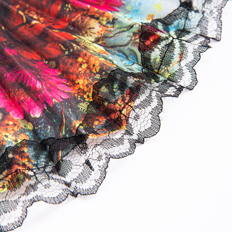 Didmeninė prekyba juodomis gėlėmis ir augalais, nėriniuotais plastikiniais vėduokliais, kauliniais nėriniuotais vėduokliais, senovinio stiliaus sulankstomais vėduokliais, ispaniško šokio vėduokliais