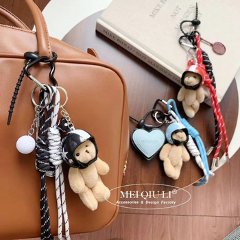 „Niche Design“ originalus šalmo motociklo meškiuko pakabukas „Miu“ austos virvės lėlės raktų pakabuko pakabukas