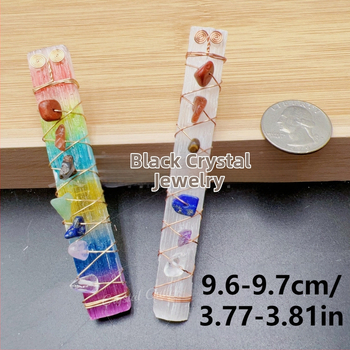 Natūralaus krištolo skaldytas akmuo su vario vielos apvyniojimu, dažyti spalvingi kvadratiniai gipso akmens rankų darbo papuošalai, natūralaus akmens papuošalų didmeninė prekyba