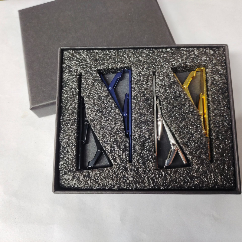 Piiriülene kuum hulgimüügi ülikonna lipsuklambriga kinkekarbis vask lipsuklambriga ülikond meeste kallihinnalised ülikonna aksessuaarid