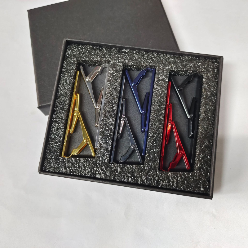 Piiriülene kuum hulgimüügi ülikonna lipsuklambriga kinkekarbis vask lipsuklambriga ülikond meeste kallihinnalised ülikonna aksessuaarid