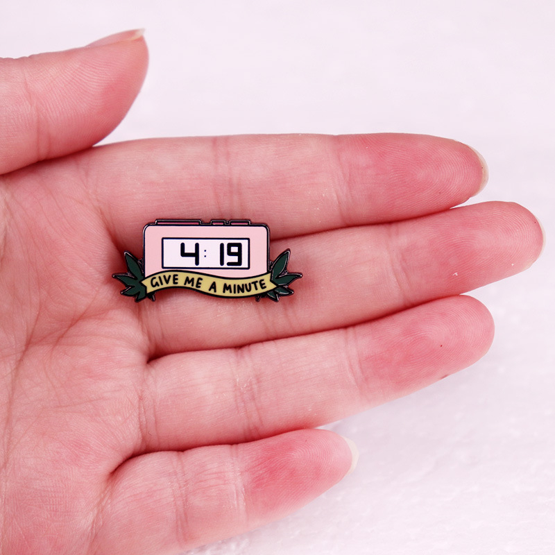 Dă-mi o broșă de un minut, accesorii pentru insignă de ceas