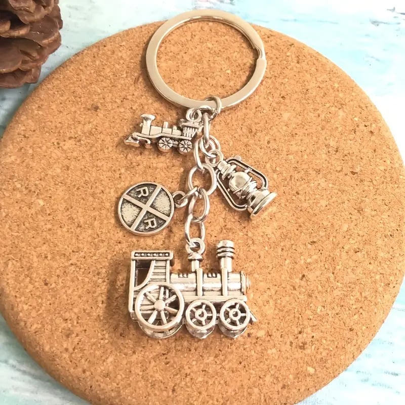 Европа и Съединените щати трансграничен локомотив креативна личност ключодържател парни машини ретро винтидж влак възпоменателни орнаменти