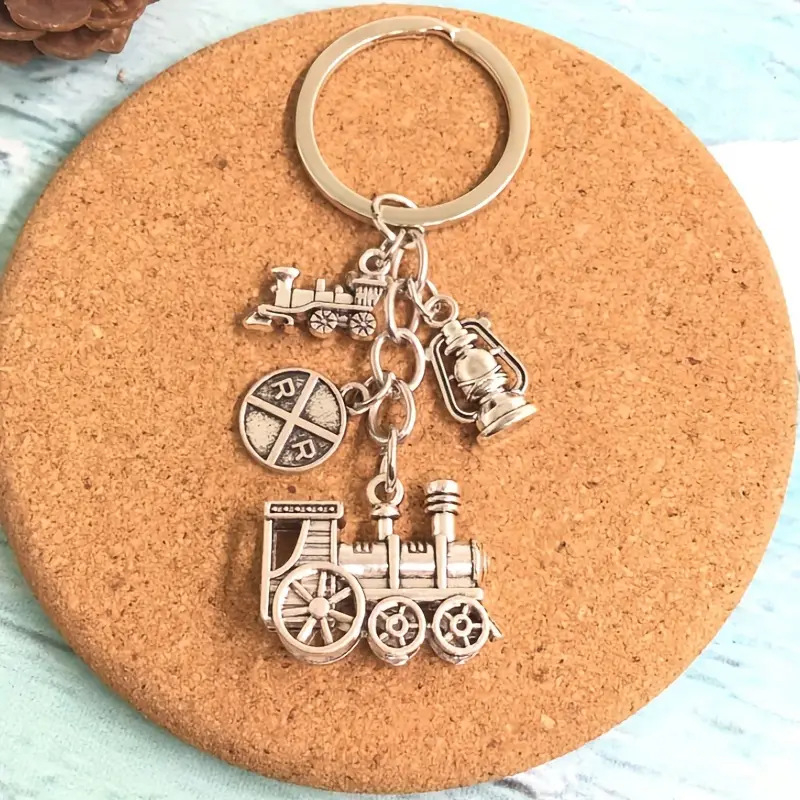 Европа и Съединените щати трансграничен локомотив креативна личност ключодържател парни машини ретро винтидж влак възпоменателни орнаменти