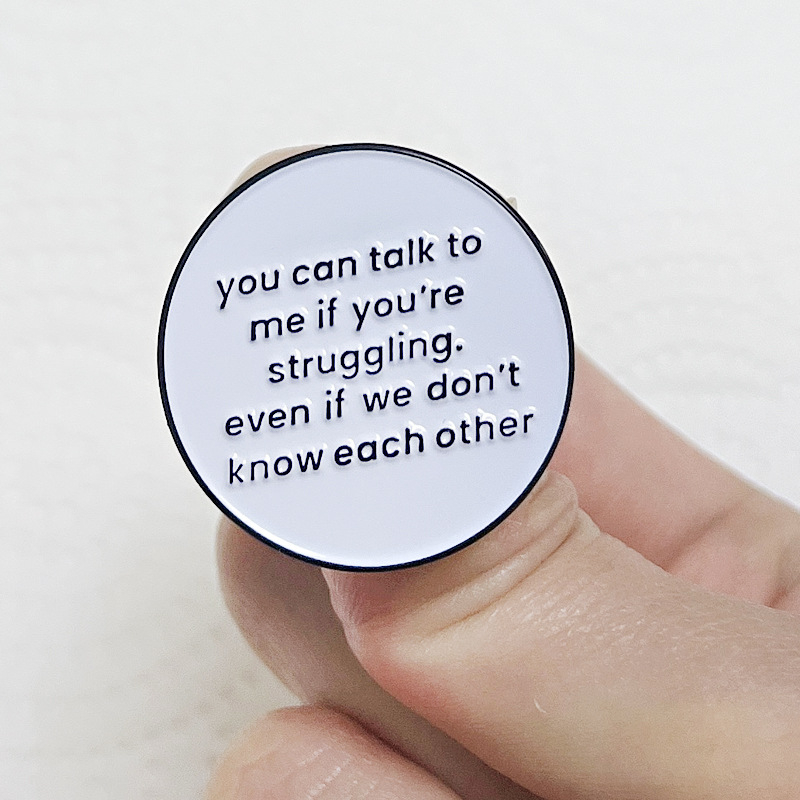 Dacă întâmpini dificultăți, poți să-mi spui o broșă metalică cu insignă pentru sănătate mintală.