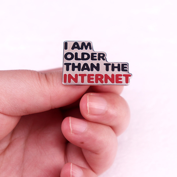 Sunt mai bătrân decât internetul, broșă, insignă cu umor englezesc, accesorii