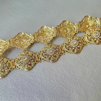 Lähis-Ida kuldne ja hõbedane daami metallikõõnes sädelev inkrusteeritud kristall-araabia rüü dekoratiivne vöö pulmafestivaliks