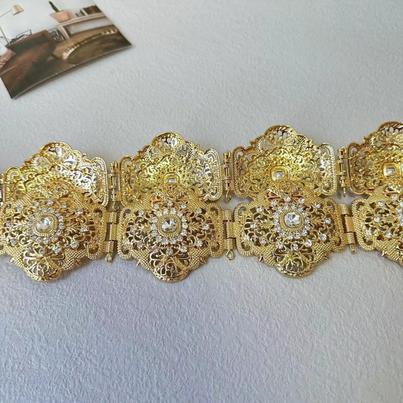 Lähis-Ida kuldne ja hõbedane daami metallikõõnes sädelev inkrusteeritud kristall-araabia rüü dekoratiivne vöö pulmafestivaliks