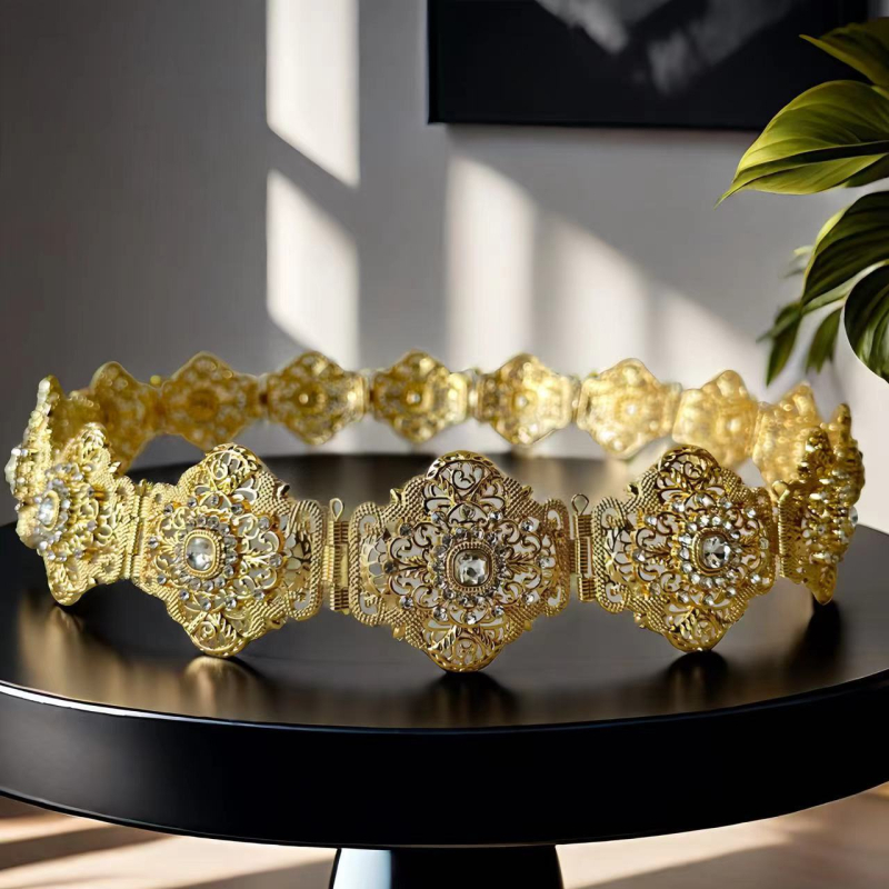 Lähis-Ida kuldne ja hõbedane daami metallikõõnes sädelev inkrusteeritud kristall-araabia rüü dekoratiivne vöö pulmafestivaliks