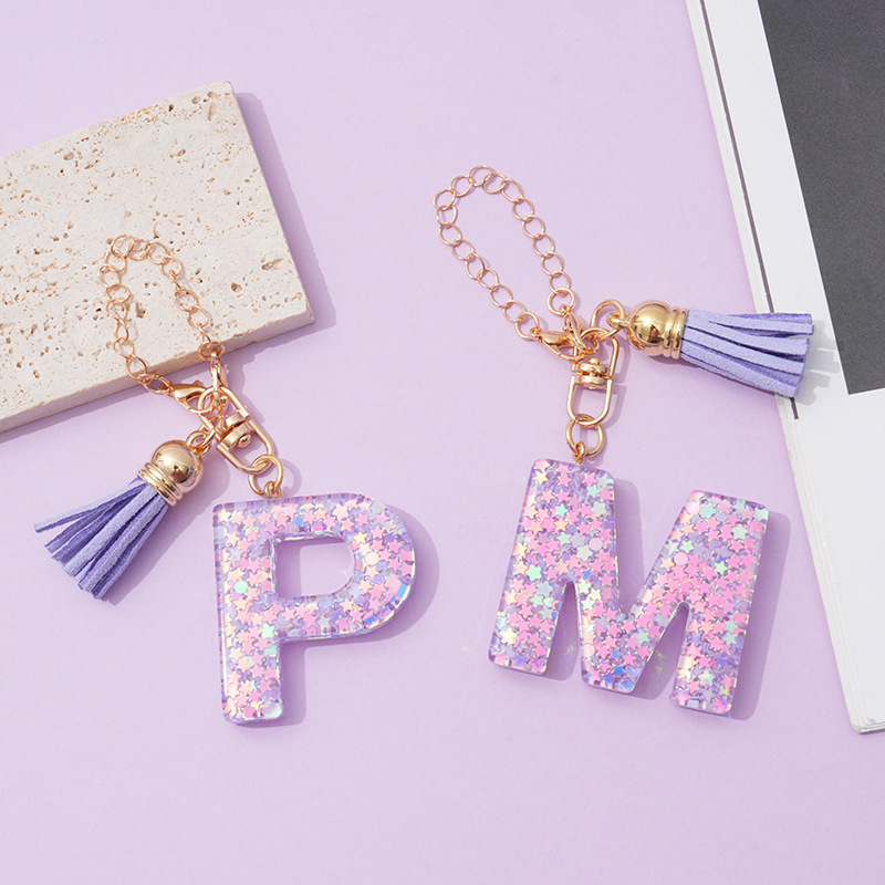 26 angliškų raidžių violetinis kutais ir žvaigždėmis puoštas blizgučiais moteriškas krepšys su vandens puodelio grandinėle, automobilio raktų pakabukas su kryželiu