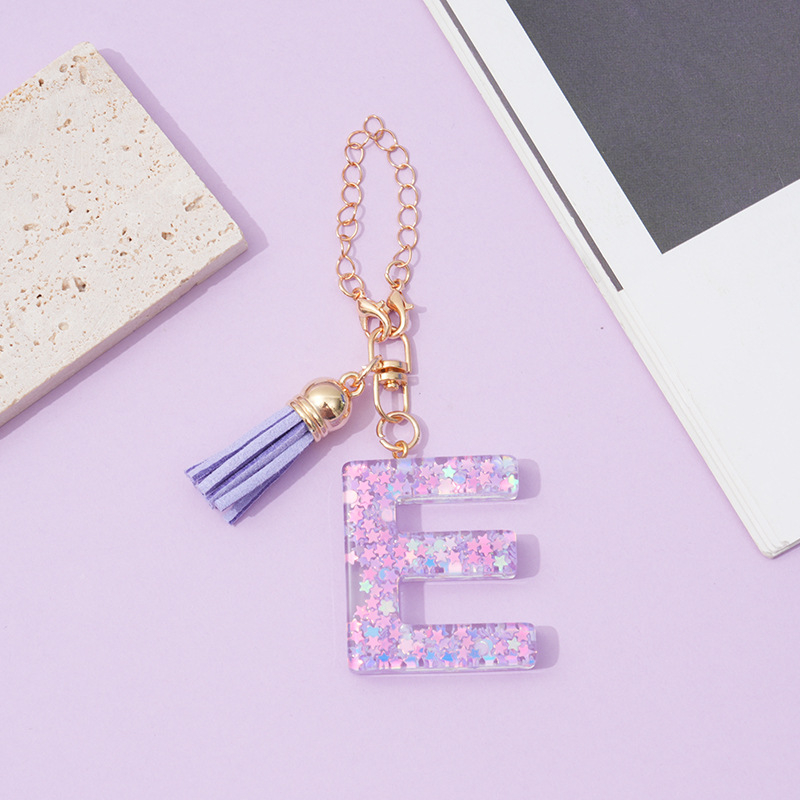 26 angliškų raidžių violetinis kutais ir žvaigždėmis puoštas blizgučiais moteriškas krepšys su vandens puodelio grandinėle, automobilio raktų pakabukas su kryželiu