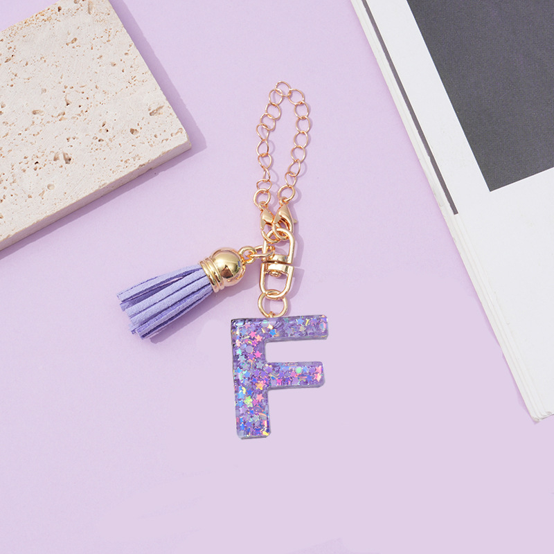 26 angliškų raidžių violetinis kutais ir žvaigždėmis puoštas blizgučiais moteriškas krepšys su vandens puodelio grandinėle, automobilio raktų pakabukas su kryželiu