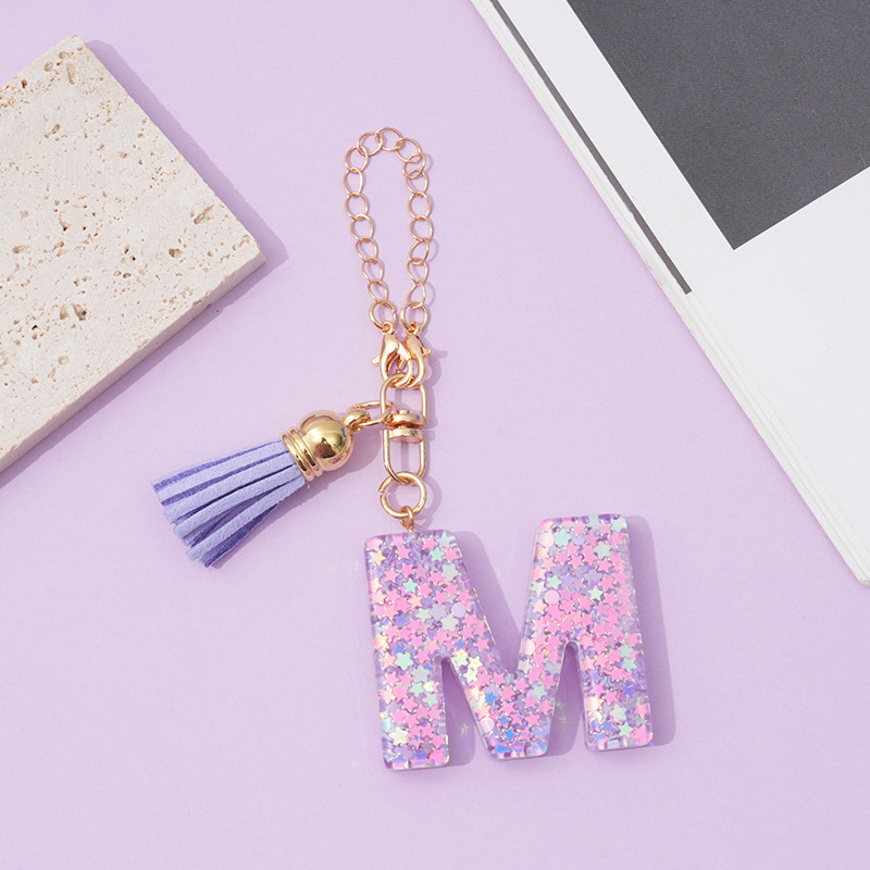 26 angliškų raidžių violetinis kutais ir žvaigždėmis puoštas blizgučiais moteriškas krepšys su vandens puodelio grandinėle, automobilio raktų pakabukas su kryželiu