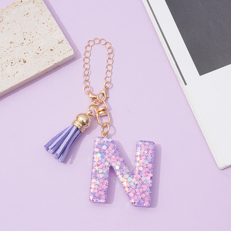 26 angliškų raidžių violetinis kutais ir žvaigždėmis puoštas blizgučiais moteriškas krepšys su vandens puodelio grandinėle, automobilio raktų pakabukas su kryželiu