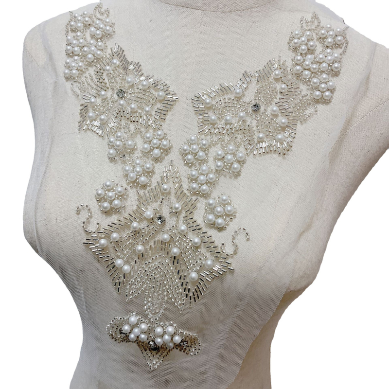 Sunkiosios pramonės karoliukų karoliukų vamzdelis Blizgučiai Gėlių nėrinių apykaklė Gėlių siuvinėjimas „pasidaryk pats“ šokių suknelė Korsažo drabužių aksesuarai