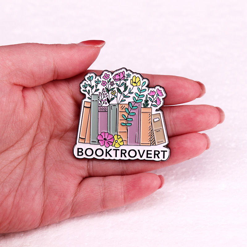 Knygas mylintiems ir intravertams skirti ženkleliai, knygos gėlės sagė, skaitymo mylėtojams skirtos dovanos, aksesuarai