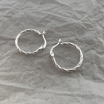 Suchuang S925 ασημένια σκουλαρίκια κρίκοι με γεωμετρικό στριφτό κόσμημα για κορίτσια, κομψά σκουλαρίκια με αγκράφα αυτιών και γεωμετρικό στριφτό κόσμημα