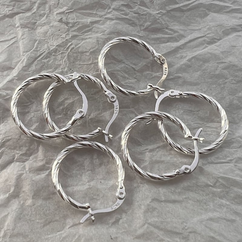 Suchuang S925 sterling ezüst geometrikus csavart karika fülbevaló lányoknak elegáns, niche dizájnú koreai sokoldalú fülbevaló csattal