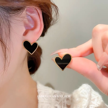 Titán acél, nem fakuló, kiváló minőségű fekete szerelmes fülbevalók, titán acél, női, niche dizájn, őszi és téli, európai és amerikai stílusú szerelmes fülbevalók