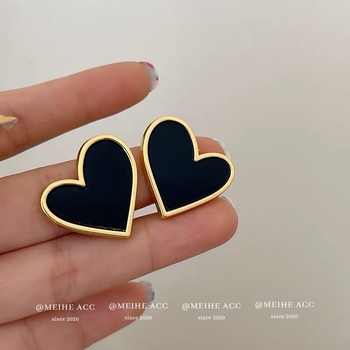 Titán acél, nem fakuló, kiváló minőségű fekete szerelmes fülbevalók, titán acél, női, niche dizájn, őszi és téli, európai és amerikai stílusú szerelmes fülbevalók