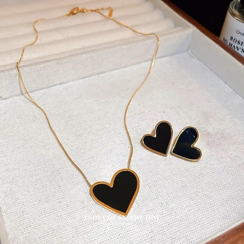 Titán acél, nem fakuló, kiváló minőségű fekete szerelmes fülbevalók, titán acél, női, niche dizájn, őszi és téli, európai és amerikai stílusú szerelmes fülbevalók