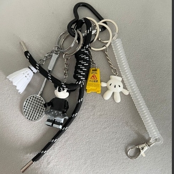 2024 m. naujo stiliaus mažas tinklaraštininkas su austa virve, raktų pakabuko pakabuku, „pasidaryk pats“ animacinių filmukų rašto aksesuarais, madingi