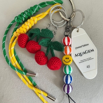 2024 m. naujo stiliaus mažas tinklaraštininkas su austa virve, raktų pakabuko pakabuku, „pasidaryk pats“ animacinių filmukų rašto aksesuarais, madingi