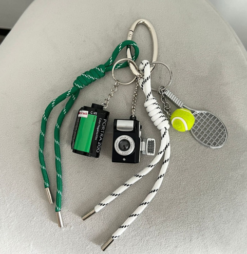 2024 m. naujo stiliaus mažas tinklaraštininkas su austa virve, raktų pakabuko pakabuku, „pasidaryk pats“ animacinių filmukų rašto aksesuarais, madingi