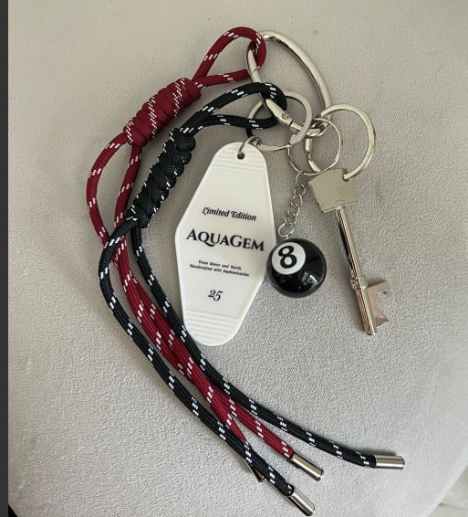 2024 m. naujo stiliaus mažas tinklaraštininkas su austa virve, raktų pakabuko pakabuku, „pasidaryk pats“ animacinių filmukų rašto aksesuarais, madingi