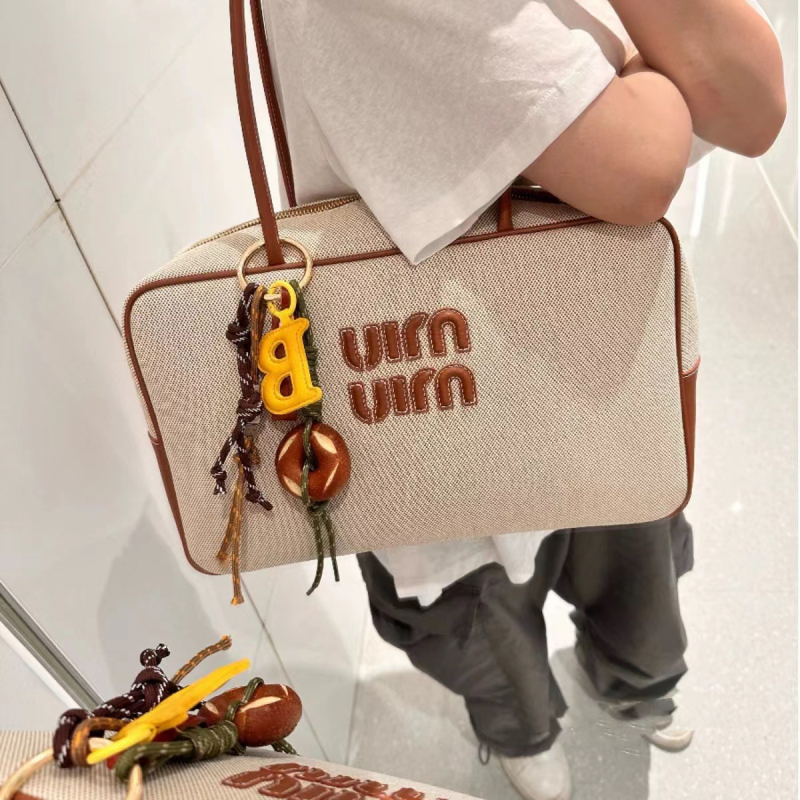 2024 m. naujo stiliaus mažas tinklaraštininkas su austa virve, raktų pakabuko pakabuku, „pasidaryk pats“ animacinių filmukų rašto aksesuarais, madingi