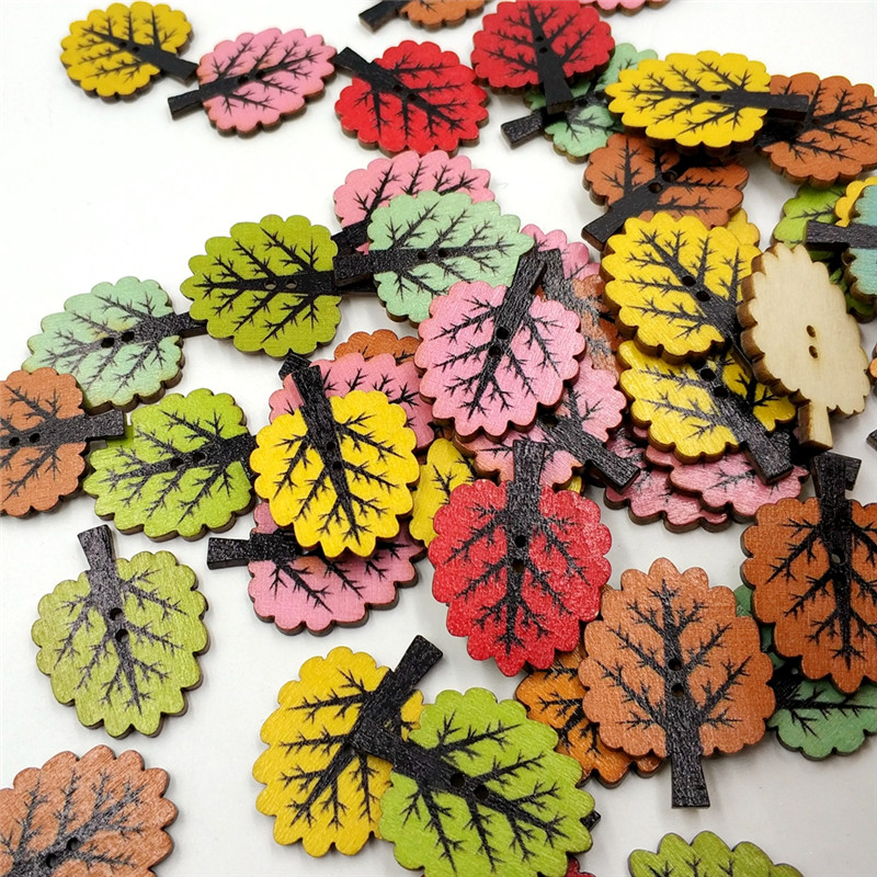 Įvairūs mišrūs animaciniai drugeliai, triušiai, mediniai mygtukai, vaikų rankų darbo, „pasidaryk pats“ medinis sagties žiedas, kūrybingas rankų darbo tapybos medžiagos sagtis