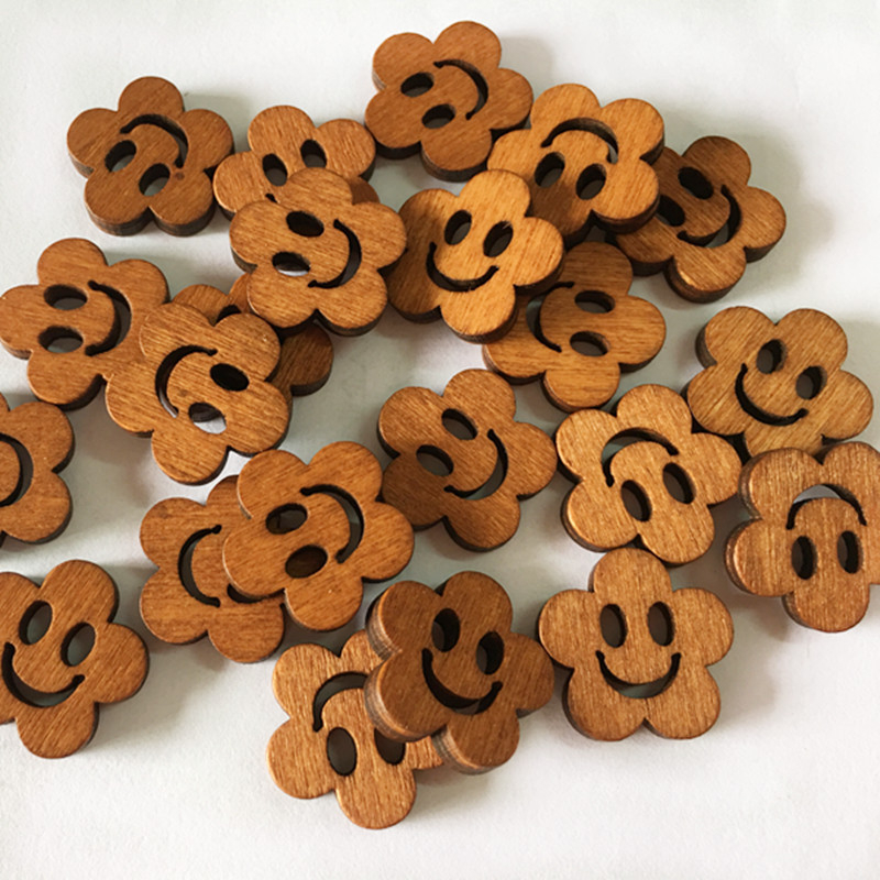 Įvairūs mišrūs animaciniai drugeliai, triušiai, mediniai mygtukai, vaikų rankų darbo, „pasidaryk pats“ medinis sagties žiedas, kūrybingas rankų darbo tapybos medžiagos sagtis