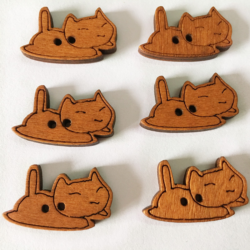 Įvairūs mišrūs animaciniai drugeliai, triušiai, mediniai mygtukai, vaikų rankų darbo, „pasidaryk pats“ medinis sagties žiedas, kūrybingas rankų darbo tapybos medžiagos sagtis