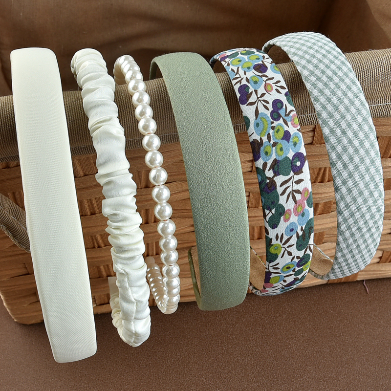 „Amazon“ tarpvalstybinis 6 asmenų grupei skirtas gėlių rašto vienspalvis plaukų juostelių derinys