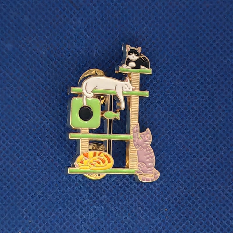 Broșă cu desene animate pentru pisici, pe raft, insignă metalică pentru iubitorii de pisoi, accesorii de rever la modă