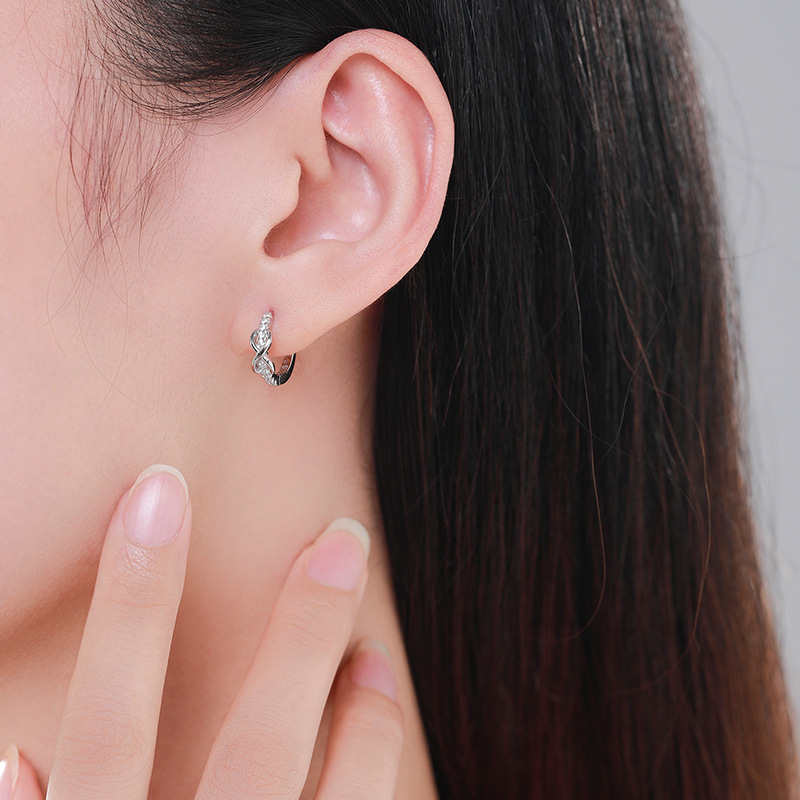 s925 Sterling Silver Niche Design Neograničene ljubavne naušnice za žene, europske i američke prekogranične izvorne modne intarzirane kopče za uši
