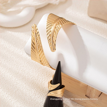 Piiriülene kuummüük Korea stiilis moodne lihtne lehtedega käevõru, naiste interneti tähistaja, külma stiili niši disainiga sensatsiooniline käevõru