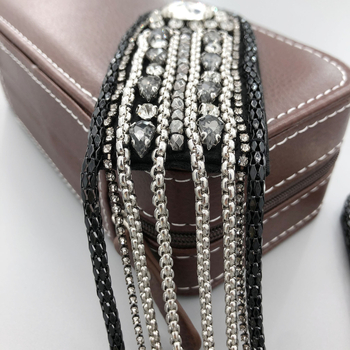 Kvaliteetsed käsitööna valminud helmestega tutiga õlakud meeste ja naiste esinemiskostüümidele, isikupärastatud ja peened esinemisrõivaste aksessuaarid