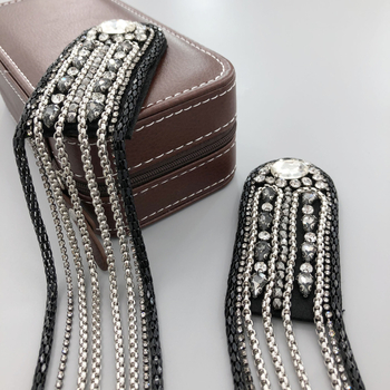 Kvaliteetsed käsitööna valminud helmestega tutiga õlakud meeste ja naiste esinemiskostüümidele, isikupärastatud ja peened esinemisrõivaste aksessuaarid