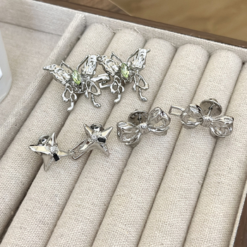 Četru vīriešu zvaigžņu tauriņa bantītes vidukļa pievilkšanas artefakts ar regulējamu izmēru, maināmas jostas pogas, fiksētas jostas pogas