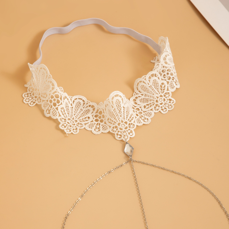 Europos ir Jungtinių Valstijų tarpvalstybinė nauja seksuali karšta mergina paplūdimio kutais su nėrinių cirkonio šlaunų grandinėle, retro tendencija su deimantiniais kojų papuošalais