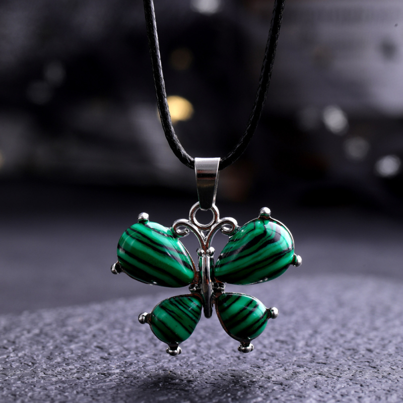 Europos ir Amerikos tarpvalstybinis karšto pardavimo natūralaus akmens krištolo drugelio pakabukas su ametistu, tigro akies akmeniu, personalizuota retro papuošalų didmeninė prekyba